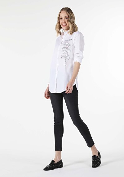 صورة من أبيض للنساء قميص كم طويل