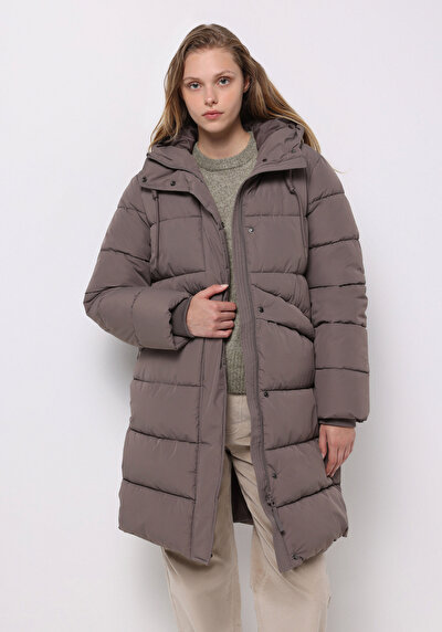 صورة من  للنساء ملابس خارجية