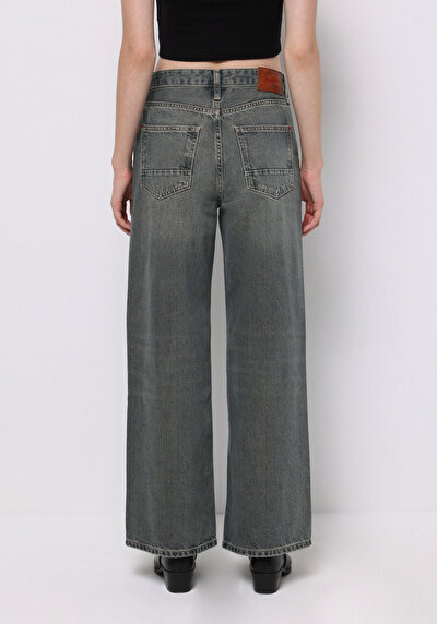 صورة من أزرق للنساء بناطيل