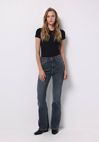 صورة من أزرق للنساء بناطيل