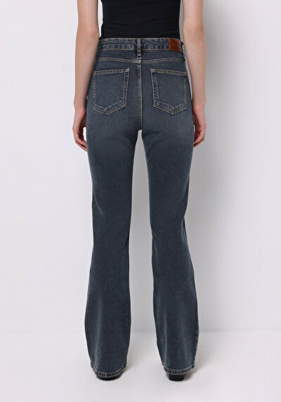 صورة من أزرق للنساء بناطيل