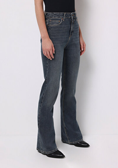 صورة من أزرق للنساء بناطيل