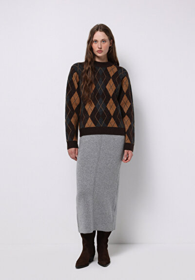 صورة من رمادي للنساء تنورة