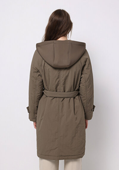 صورة من بني للنساء ملابس خارجية