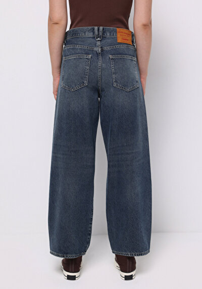 صورة من أزرق للنساء بناطيل