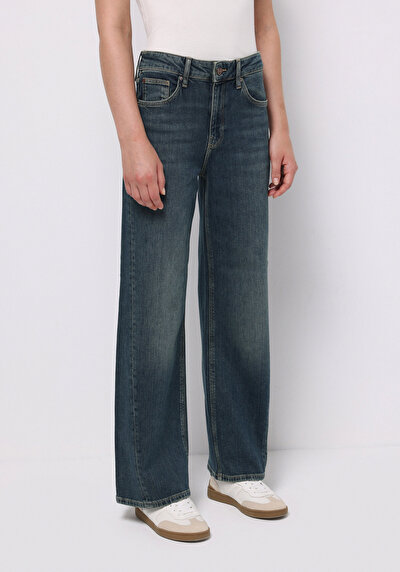 صورة من أزرق للنساء بناطيل