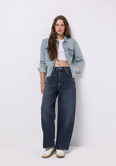 صورة من دينيم للنساء بناطيل