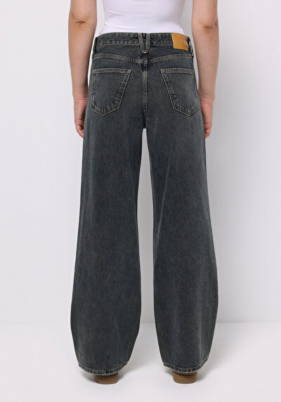 اعرض التفاصيل لـ أزرق داكن للنساء بناطيل