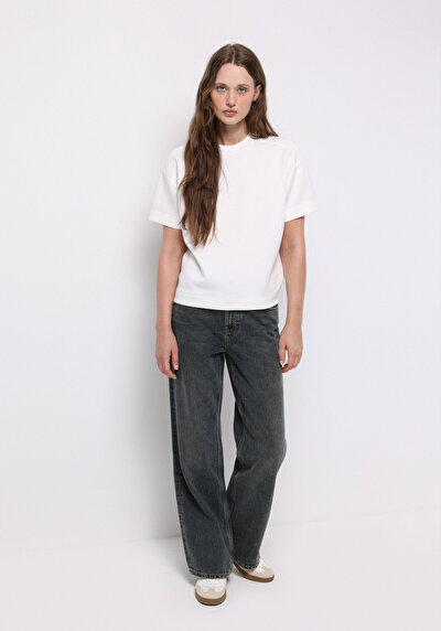 صورة من أزرق داكن للنساء بناطيل