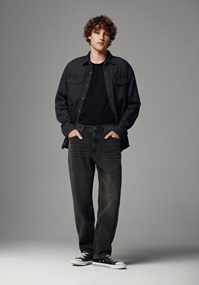 صورة من أسود للرجال بناطيل