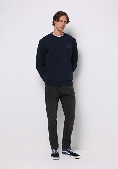 صورة من أسود للرجال بناطيل