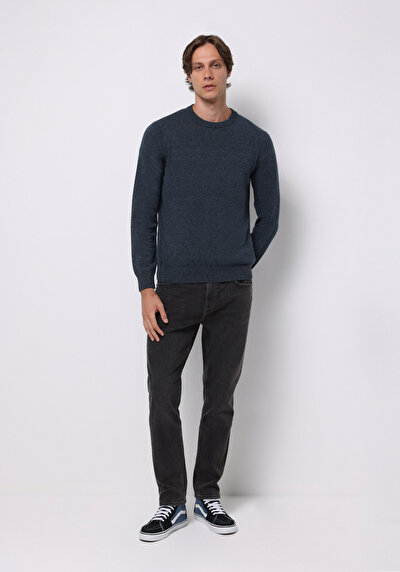 صورة من أزرق بحري للرجال بلوفر