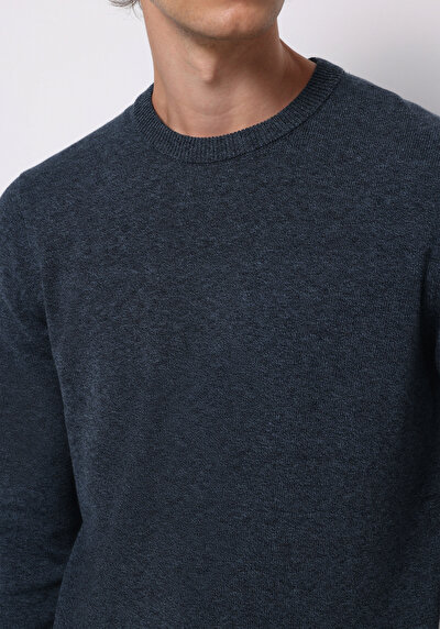 صورة من أزرق بحري للرجال بلوفر