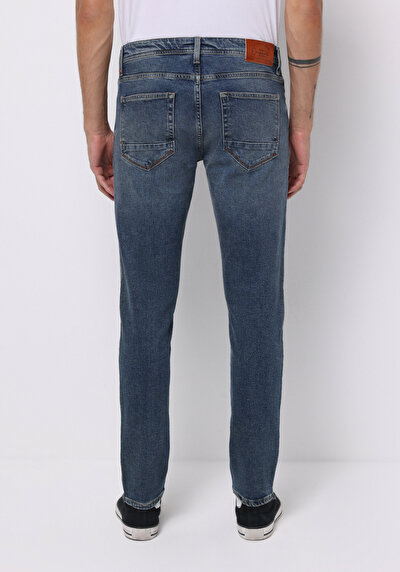 صورة من أزرق للرجال بناطيل