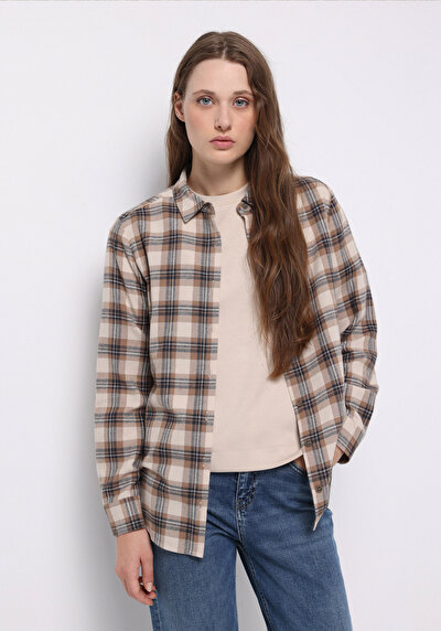 صورة من بيج للنساء قميص كم طويل