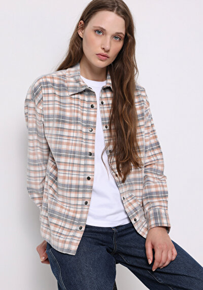 صورة من بيج للنساء قميص كم طويل