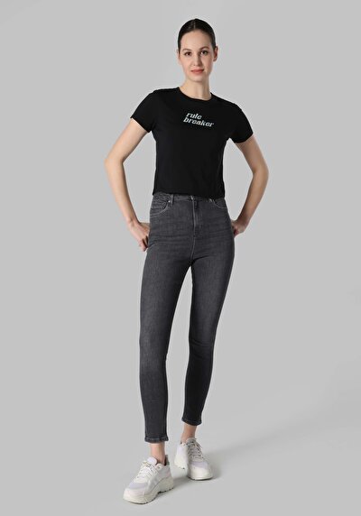 اعرض التفاصيل لـ كومفورت فيت رقبة مستديرة مطبوعة نسائية أسود كم قصير تي شيرت