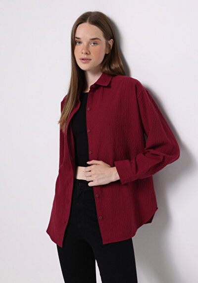 صورة من بوردو للنساء قميص  كم طويل