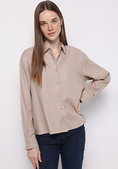 صورة من بيج للنساء قميص  كم طويل