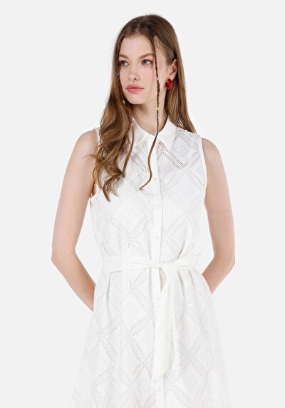 اعرض التفاصيل لـ فستان نسائي أبيض مطرز بياقة قميص عادي  