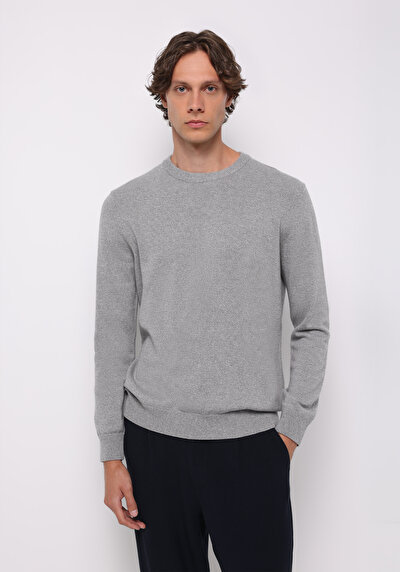 صورة من أبيض للرجال بلوفر