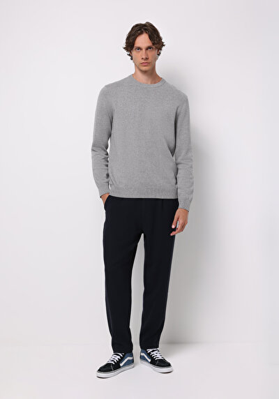 صورة من أبيض للرجال بلوفر