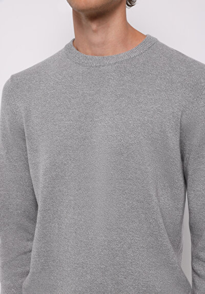 صورة من أبيض للرجال بلوفر