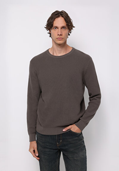 صورة من بني للرجال بلوفر