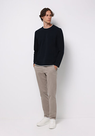 صورة من أزرق بحري للرجال تي شيرت كم طويل