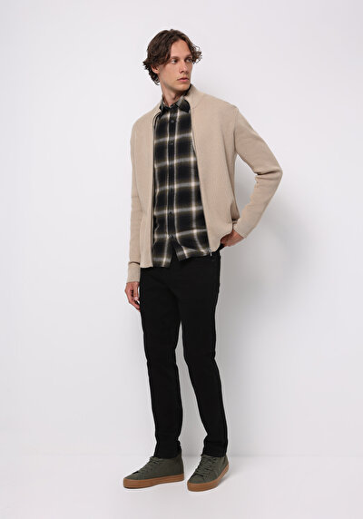 صورة من بيج للرجال كنزة