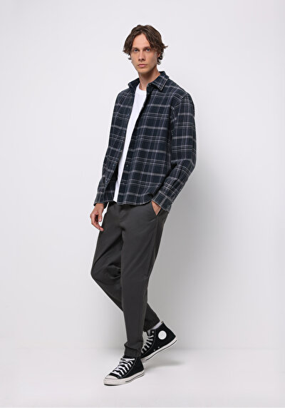 صورة من أنتراسيت للرجال بناطيل