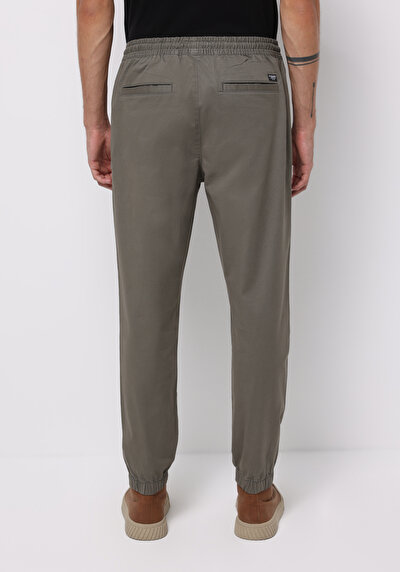 صورة من كاكي للرجال بناطيل