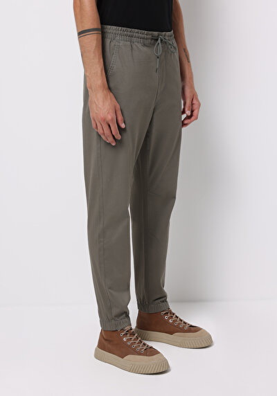 صورة من كاكي للرجال بناطيل