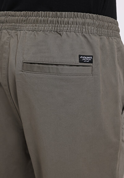 اعرض التفاصيل لـ كاكي للرجال بناطيل