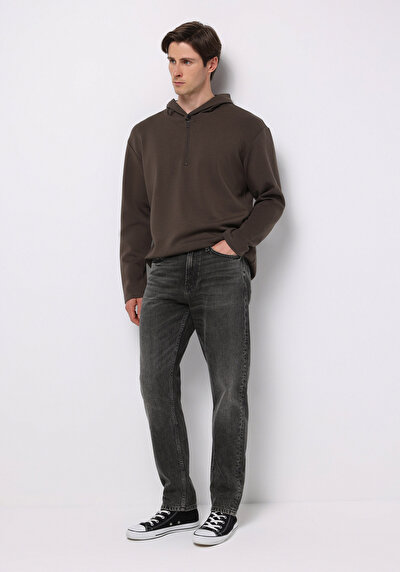 صورة من أسود للرجال بناطيل