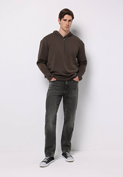 صورة من أسود للرجال بناطيل