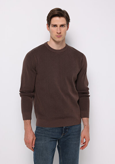 صورة من بني للرجال بلوفر