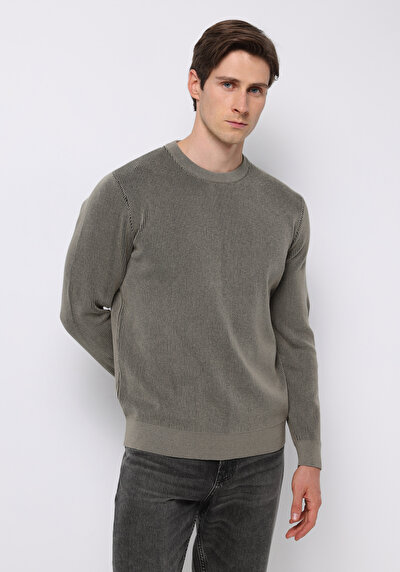 صورة من كاكي للرجال بلوفر