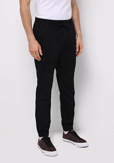 صورة من أسود للرجال بناطيل