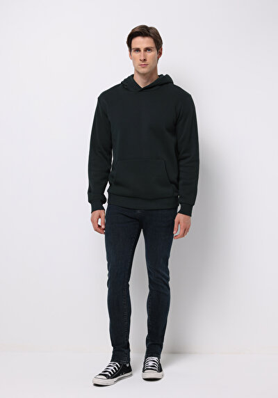 صورة من أزرق داكن للرجال بناطيل