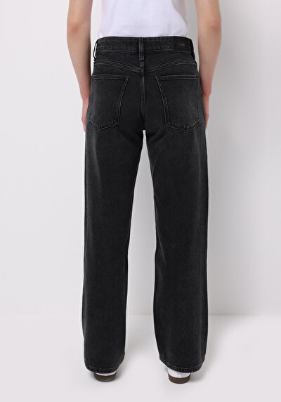 صورة من أسود للنساء بناطيل