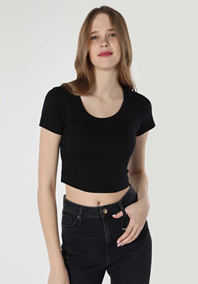 صورة من ضيق قصة رقبة مستديرة مستقيم نسائي أسود كم قصير تي شيرت