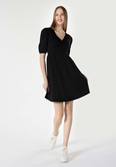 صورة من أسود للنساء فستان