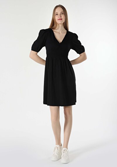 صورة من أسود للنساء فستان