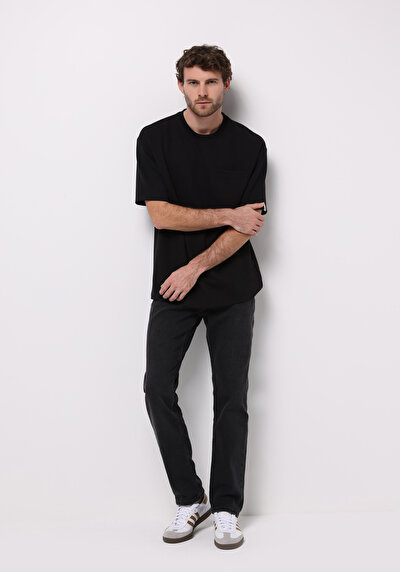 صورة من أسود للرجال بناطيل