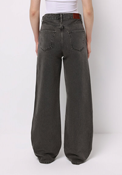 صورة من دينيم للنساء بناطيل