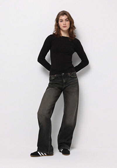 صورة من أسود للنساء بناطيل