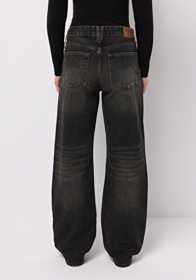 صورة من أسود للنساء بناطيل