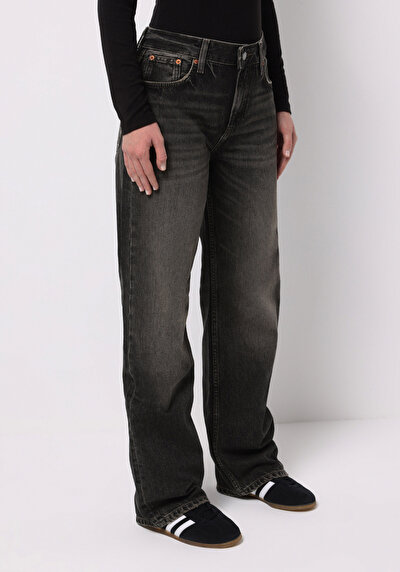 صورة من أسود للنساء بناطيل