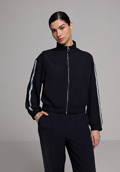 صورة من أزرق بحري للنساء 